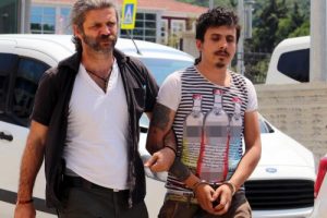 Canlı yayında uyuşturucu satışına tutuklama
