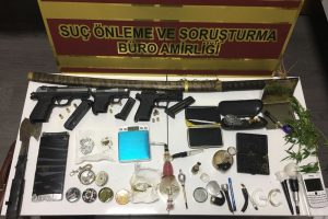 Polisten uyuşturucu tacirlerine baskın