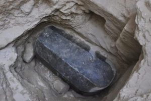 İnşaat kazısında 2 bin yıllık lahit bulundu