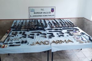 3 ilde 'yasadışı silah ticareti' operasyonu: 9 gözaltı