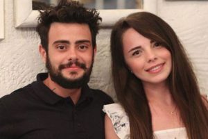 Rüzgar Erkoçlar ve Tuğba Erkoçlar köpek sahiplendi