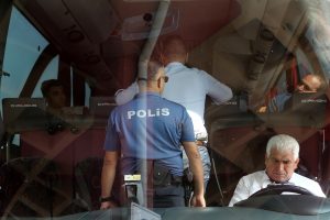 Yolcunun parasını çaldığı iddia edilen muavin gözaltında