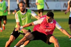 Tarık'ın başında eski 'Es'inti