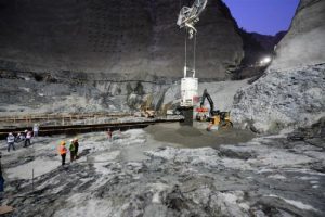 Yusufeli Barajı'nda gövde betonuna başlandı