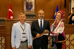 Bursa'da 'Altın Karagöz' ile barış mesajları