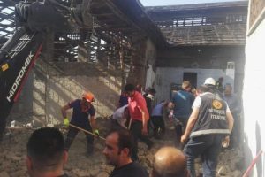 Tarihi Peynirciler Çarşısı'nda göçük!
