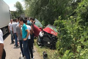 Bartın'da otomobille tır çarpıştı: 4 yaralı