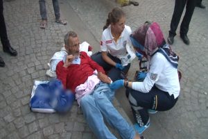 Çaresiz adamın yardımına 112 yetişti