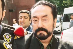 Kediciklerin estetik kriterlerini bile 'Adnan Hoca' belirlemiş