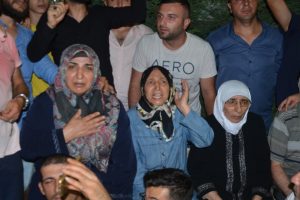 Bursa'da alkışlarla cezaevine gönderdiler