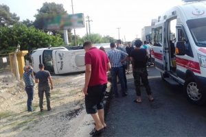 Kamyon yolcu minibüsüne çarptı: 14 yaralı