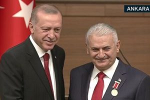Binali Yıldırım'a Devlet Şeref Madalyası verildi