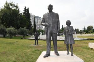 Atatürk büstüne çirkin saldırı