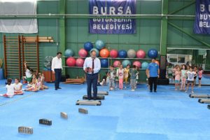 Bursa'da çocuklar geleceğe sporla yürüyor