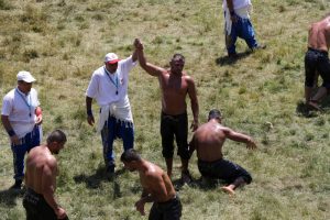 Başpehlivanlar Kırkpınar'da kıran kırana güreşti