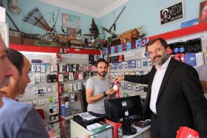 Bursa Gürsu Belediye Başkanı Işık, vatandaşlara madalya dağıttı