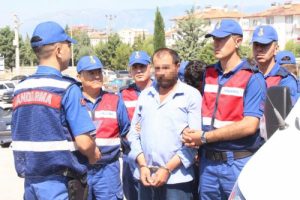 Yasa dışı silah ticaretine 4 tutuklama