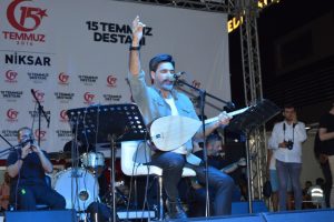 15 Temmuz etkinlikleri kapsamında Uğur Işılak konser verdi