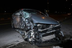 Hurdaya dönen araçtan sağ çıktılar