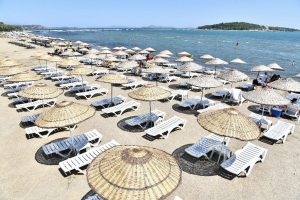 Urla'da ''mavi bayrak'' bereketi