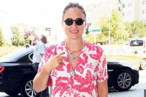 Ceyda Düvenci, sezonu erken açtı