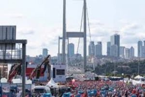 Vatandaşlar 15 Temmuz Şehitler Köprüsü'ne akın etti