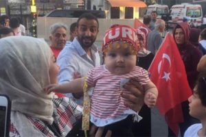 Şehitler Köprüsü'nde Azel bebek ilgi odağı oldu