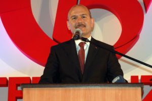 Bakan Soylu gözyaşlarını tutamadı