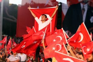 Antalya'da on binler darbeye karşı yürüdü