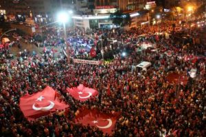 Bursalılar meydanlara akın etti