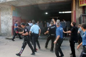 Polisler müdahale etti: Onların hepsini vuracağım, yaz buraya