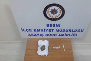 Otomobilde uyuşturucu madde ele geçirildi