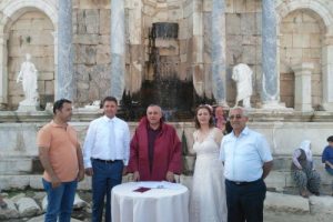 Antik kentte dünya evine girdiler