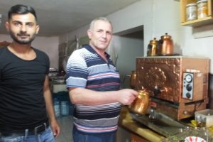Bu kahvehanede ne alırsan 50 kuruş!