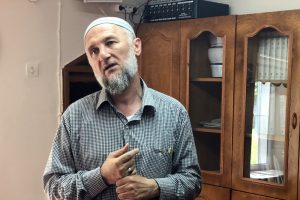 Sela okuyan imam darp edildi