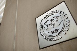 IMF büyüme tahminini düşürdü