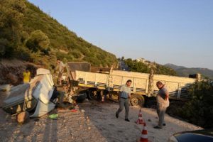 TIR şoförünün ustalığı faciayı önledi