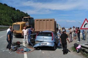 Artvin'deki kazada acil tıp teknikeri ağır yaralandı
