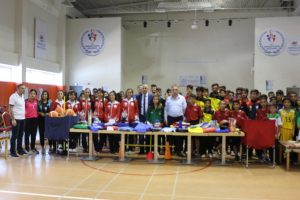 250 sporcuya malzemesi desteği