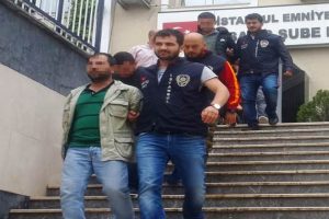 Önce kameraya, sonra polise yakalandılar!