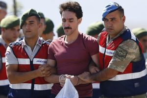 Suikast timi hükümlüsüne 'hero tişörtü' davası