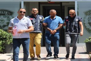 Hasmını derken başkasını vurdu!