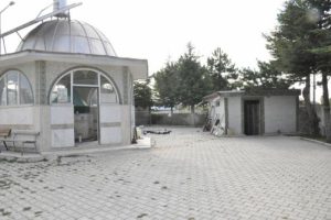 Cemaat namaz kılarken, muslukları çaldılar