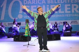 Bülent Sertaş, Darıcalıları coşturdu