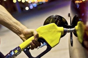 Benzine indirim geldi ama pompaya yansımayacak!