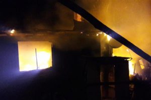 Karabük'te 3 kardeşin yaşadığı ev yandı