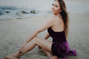 Reyhan Cansu 'Kumanda'nın keyfini çıkartıyor!