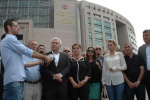 Berberoğlu'nun avukatlarından davanın durdurulması talebi