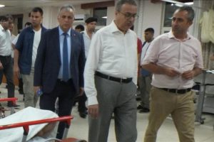 Vali Su'dan KKTC açıklarında kurtarılan mültecilerie ziyaret