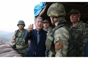 Bakan Hulusi Akar sınırda!